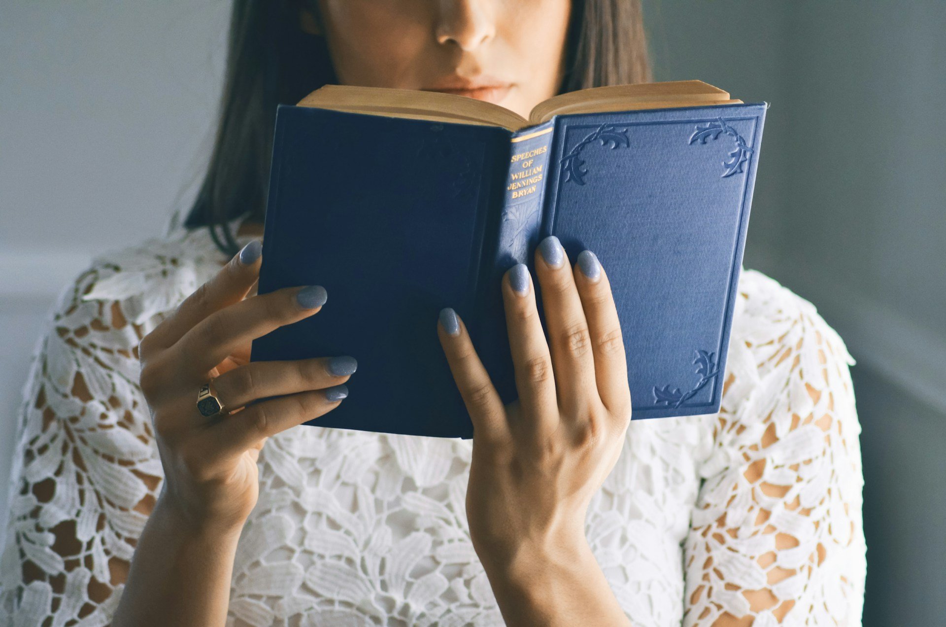 なぜ読書は秋なの?由来やおすすめジャンルから楽しむコツまで徹底解説